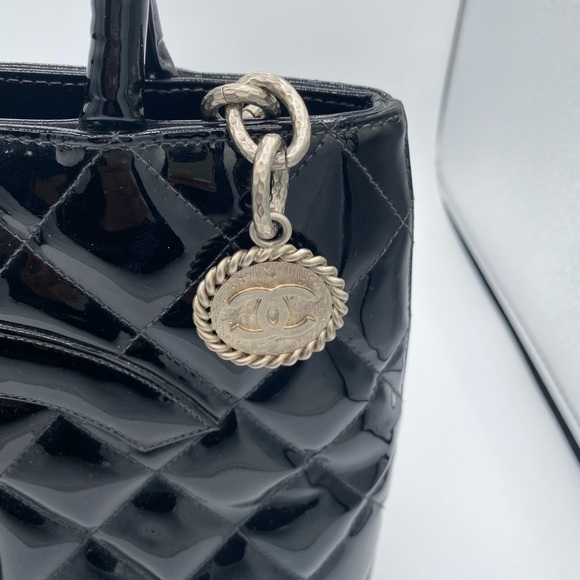 CHANEL Quilted Medallion Tote in Patent Black - Picture 7 of 10